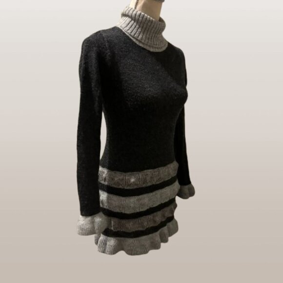 Beautiful Knitted Mini Sweater Dress - Size Small/Medium - Picture 5 of 10